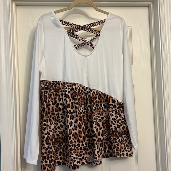 Babydoll style top with krisskross back - Picture 2 of 2